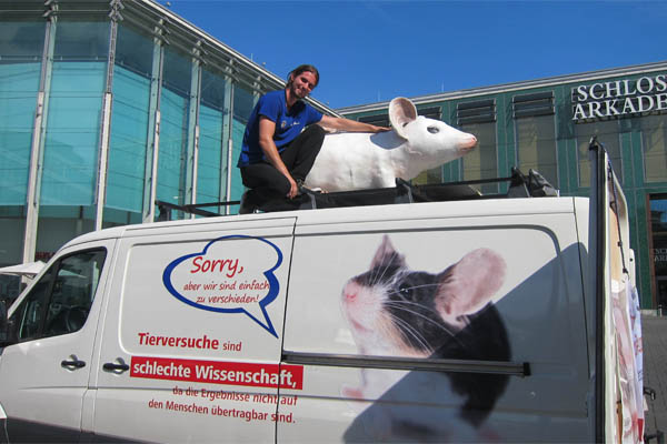 Mausmobil gegen Tierversuche in Braunschweig
